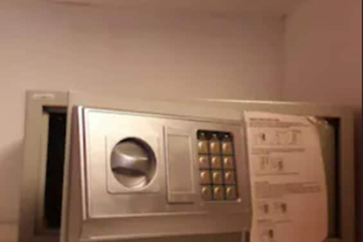 Room 10 of 52