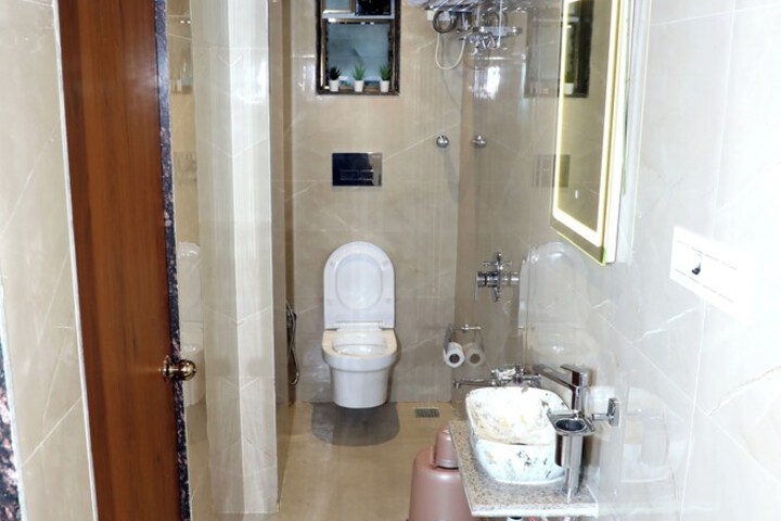 Room 16 of 27