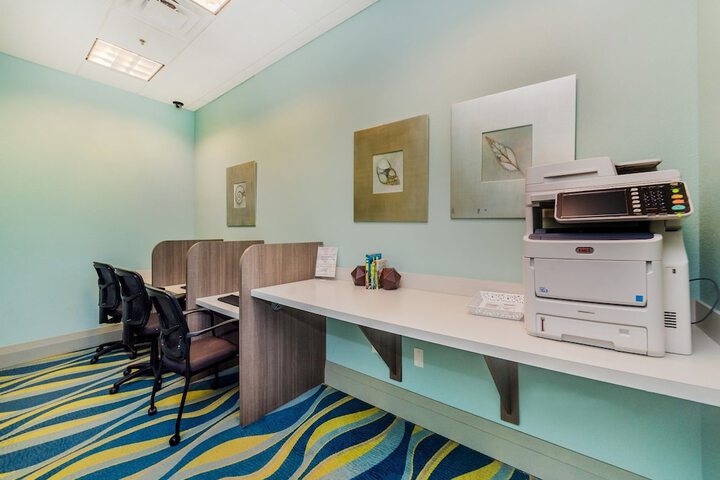 Business Center 18 of 21