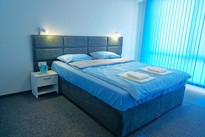 Room 13 of 30