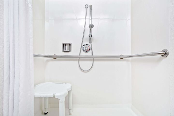 2 Queen Beds Mobility Accessible (8 of 15)