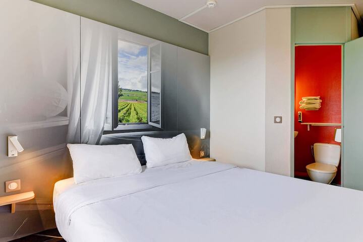 Room 9 of 21