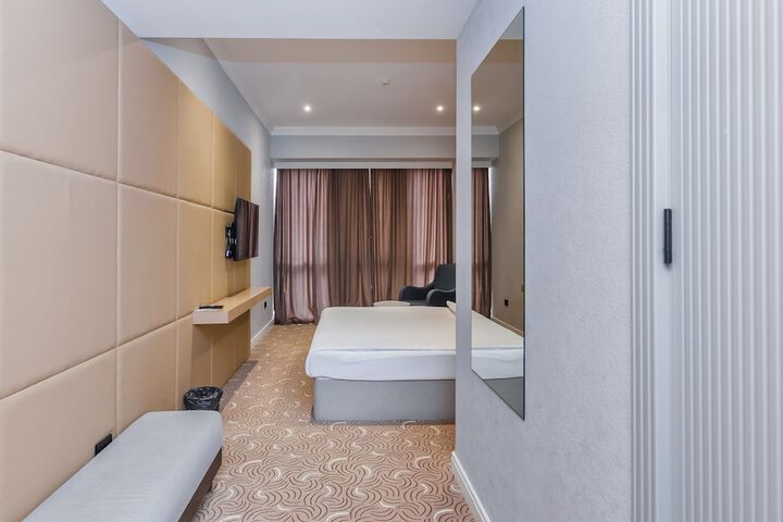 Room 34 of 173