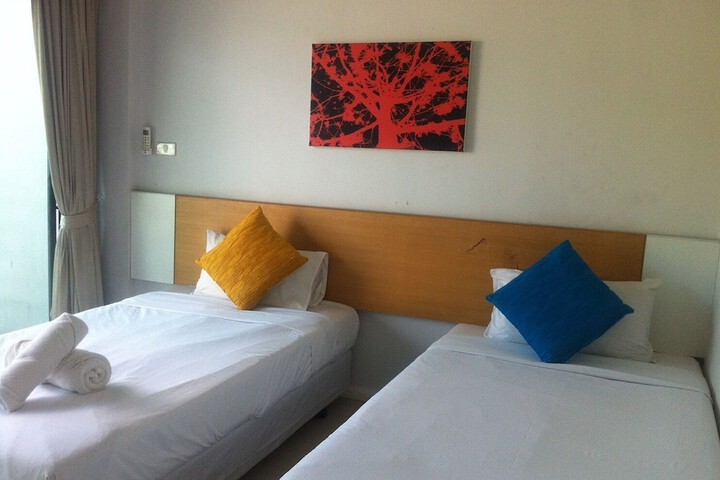 Room 10 of 19