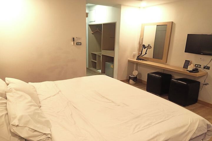 Room 4 of 39