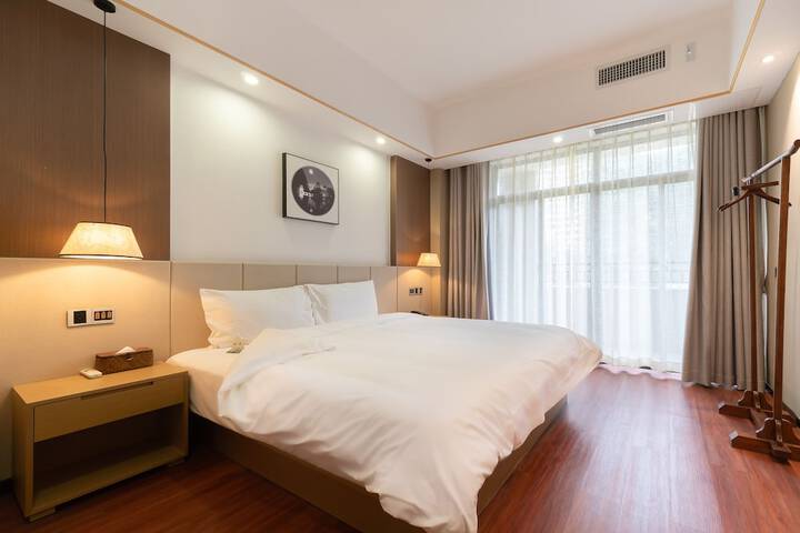 Room 5 of 35