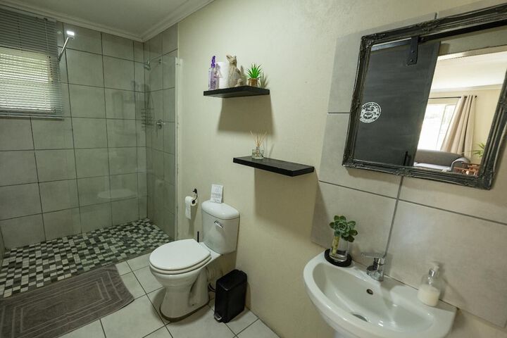 Room 154 of 242