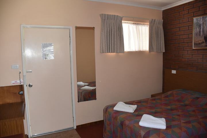 Room 3 of 41