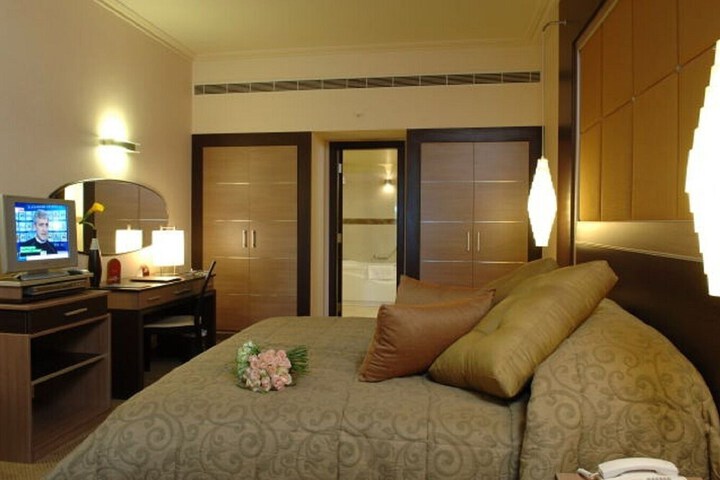 Room 27 of 96