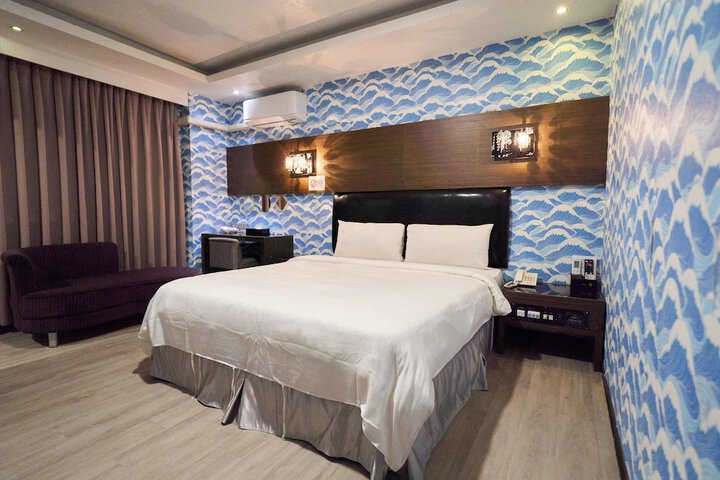 Room 4 of 48