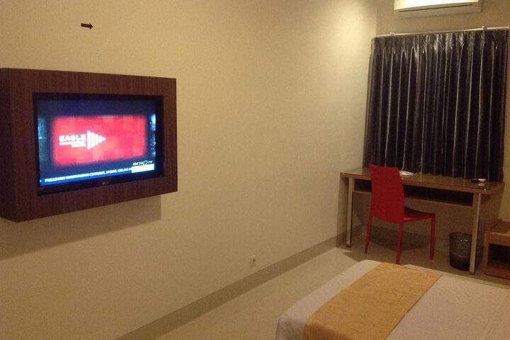 Room 7 of 16