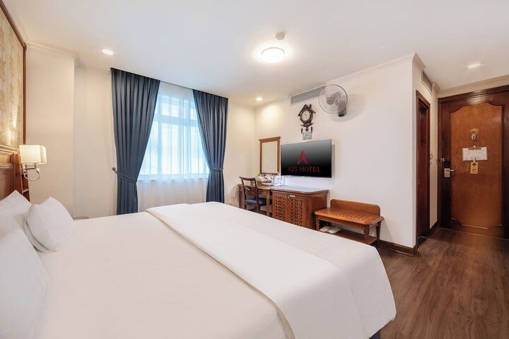 Room 5 of 33