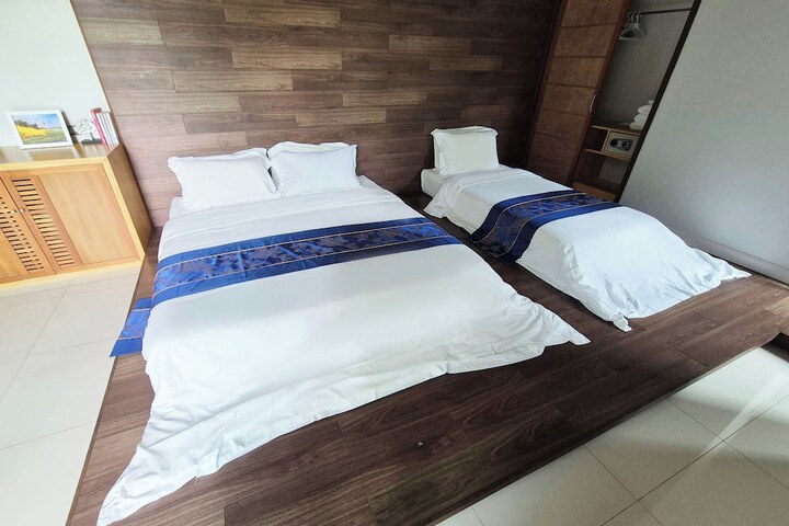 Room 5 of 107