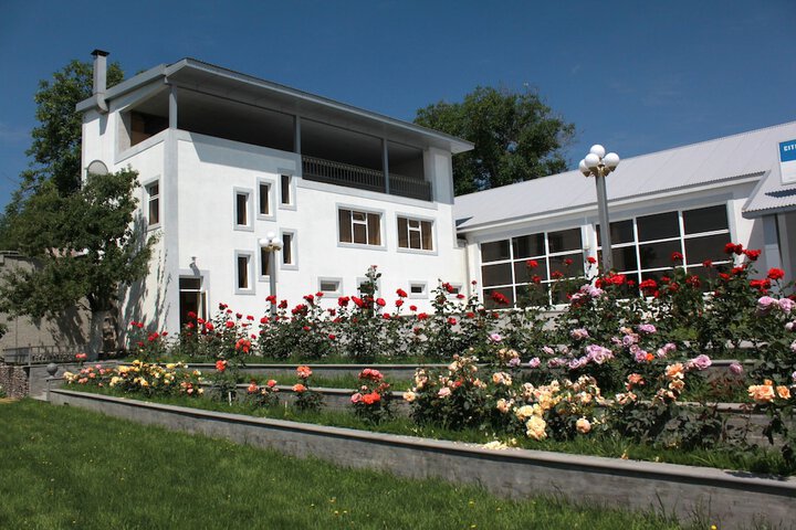 Hotel Exterior 3 of 28