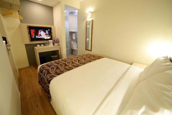 Room 6 of 30