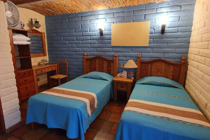 Room 15 of 48