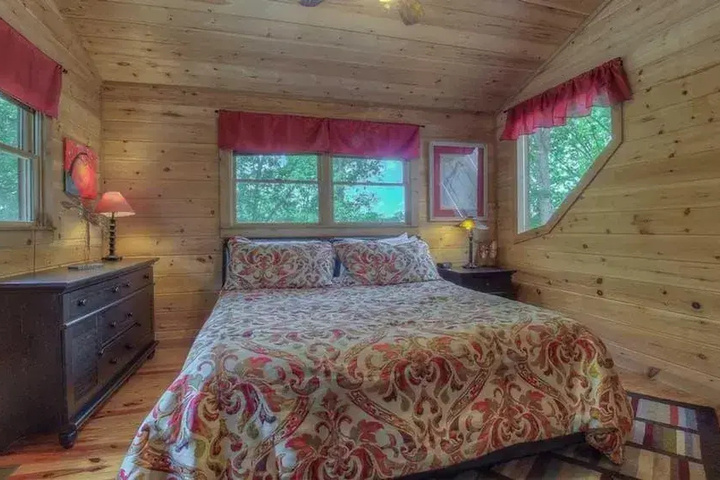 Room 2 of 19