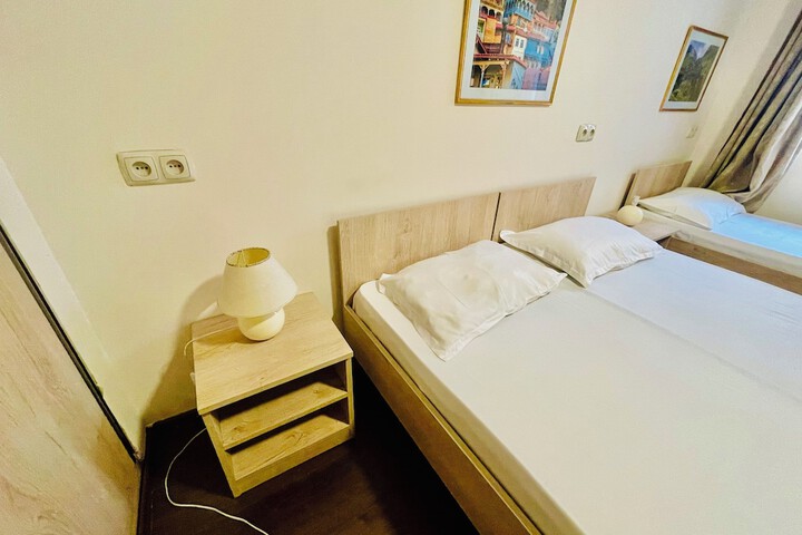 Room 15 of 146