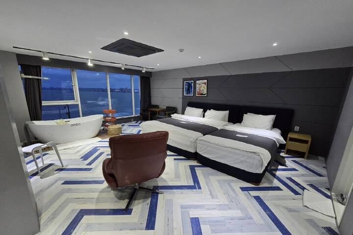 Room 62 of 184