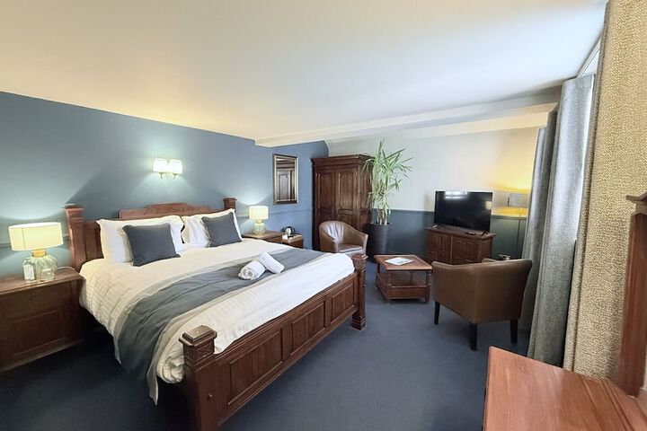 Room 8 of 32