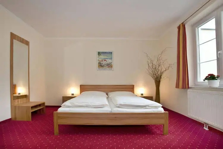 Room 4 of 12