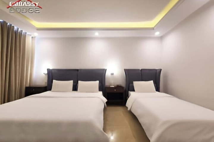 Room 12 of 27