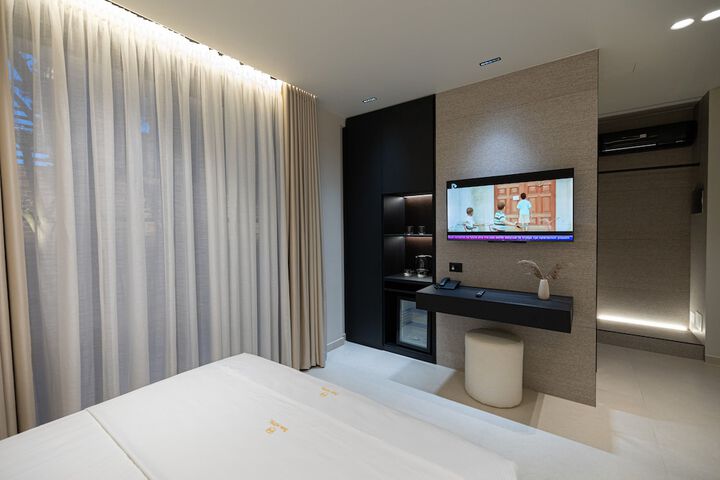 Room 3 of 47