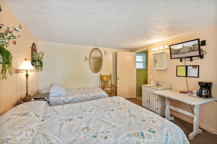 2 Double Beds (6 of 6)