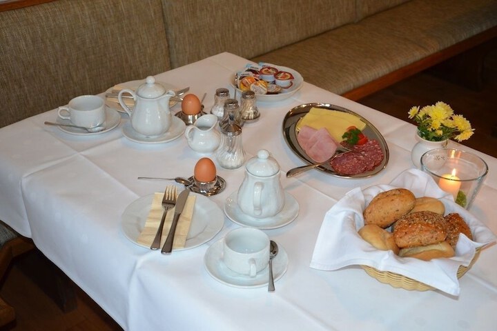 Breakfast/Coffee Service 15 of 22