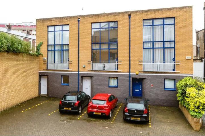 Modern 2bed Townhouse in Central London Sleeps 6