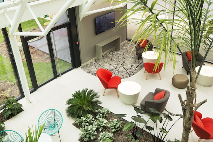 Guest Lobby