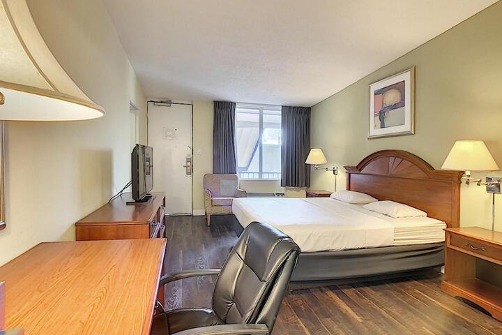 Room 9 of 15