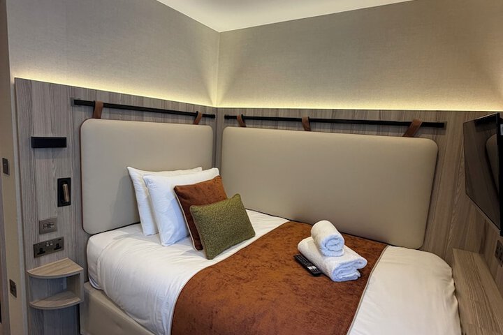 Room 13 of 26