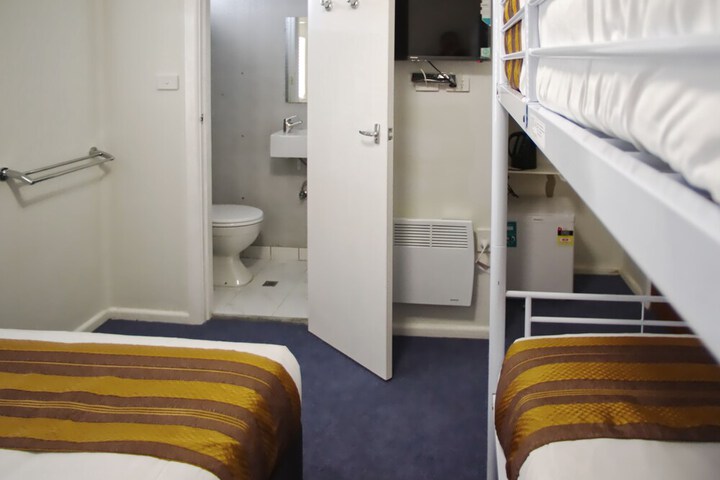 Room 8 of 25