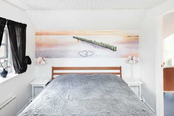 Room 3 of 33