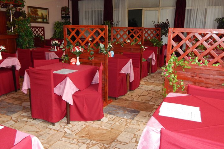 Dining 47 of 76