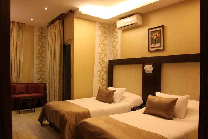 Room 25 of 119