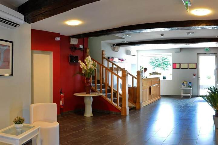 Entrance & Lobby