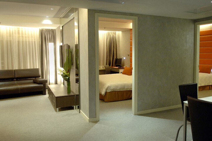 Room 2 of 24