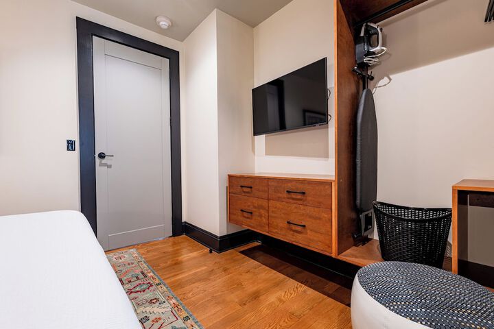 Room 26 of 341