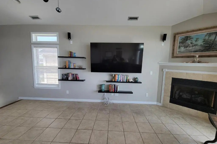 Room 5 of 12