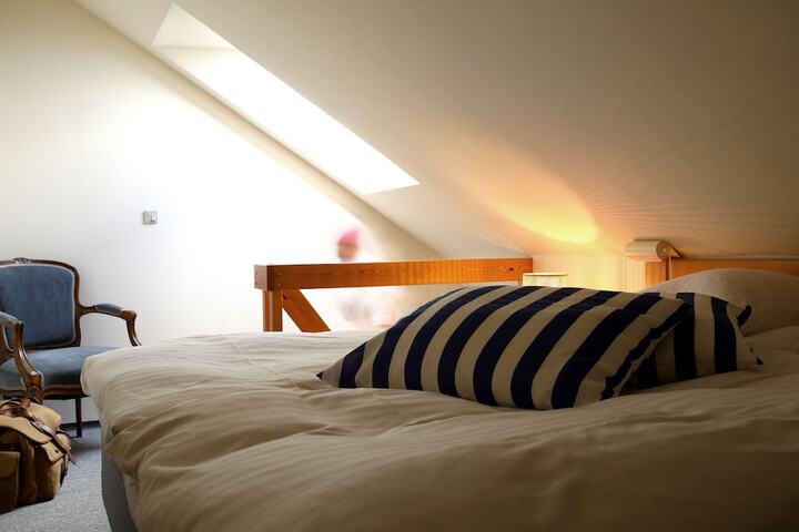 Room 25 of 63