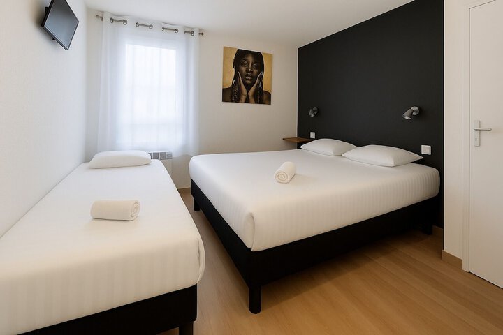 Room 6 of 30
