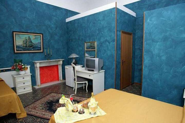 Room 5 of 19