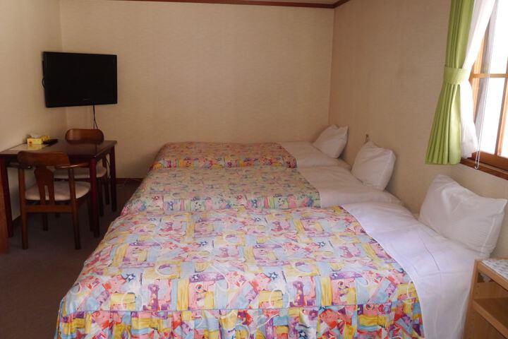 Room 4 of 32