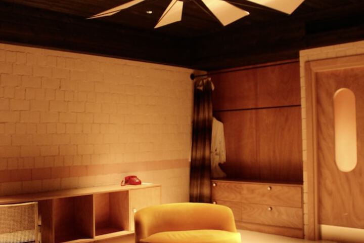 Room 6 of 70