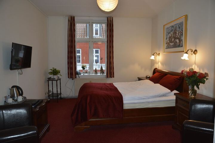 Room 11 of 214