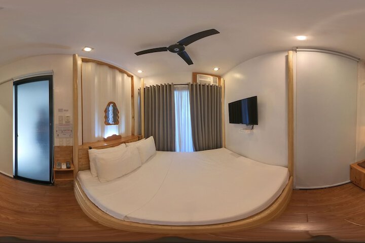 Room 33 of 101