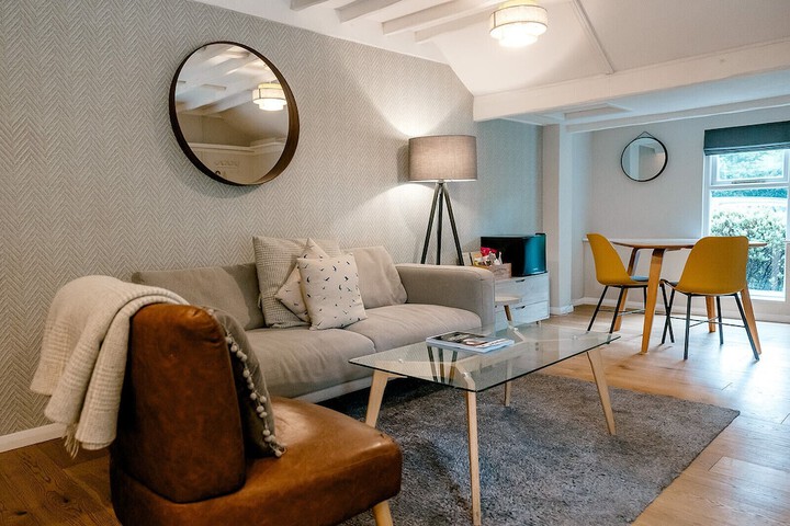 Room 53 of 106