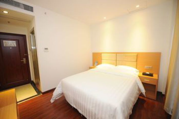 Room 16 of 18
